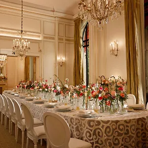 Plaza Athenee - Dorchester Collection Отель